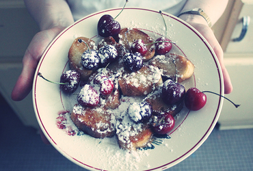 L’odeur du pain, pain perdu de printemps aux cerises et sirop d’érable