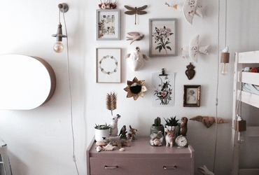 Partager une chambre à 3, dans un mini appartement